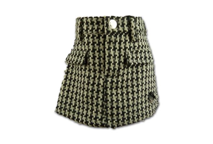 Le Chic Girls rok colored chanel tweet